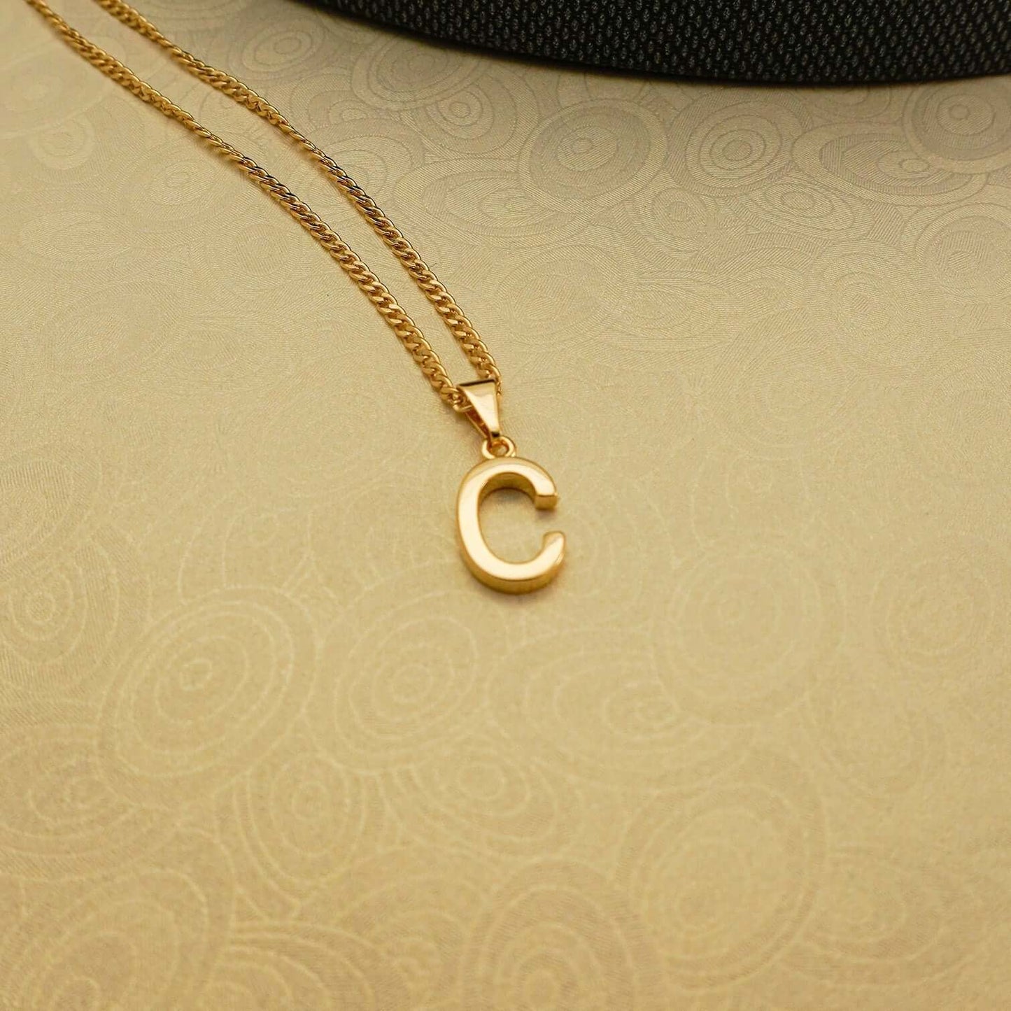 Dije Letra Lisa C - J25360