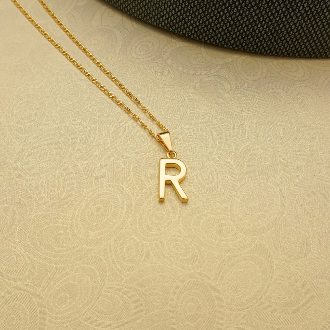 Dije Letra Lisa R - J25360