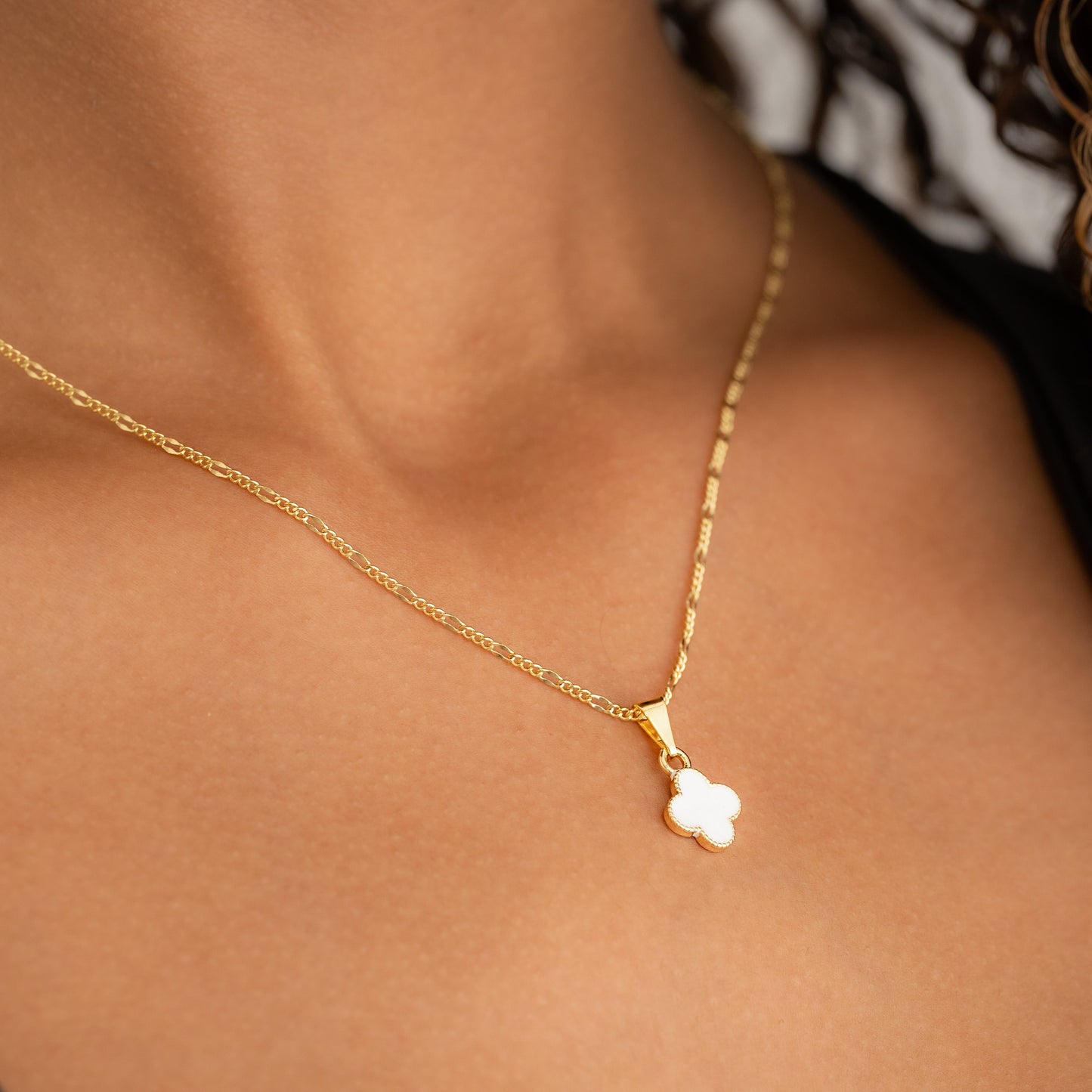 Juego Cadena y Dije Trebol Blanco - J44002