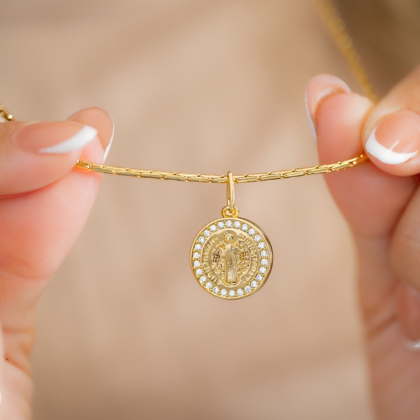 Dije Medalla de San Benito con Circonias - J23301