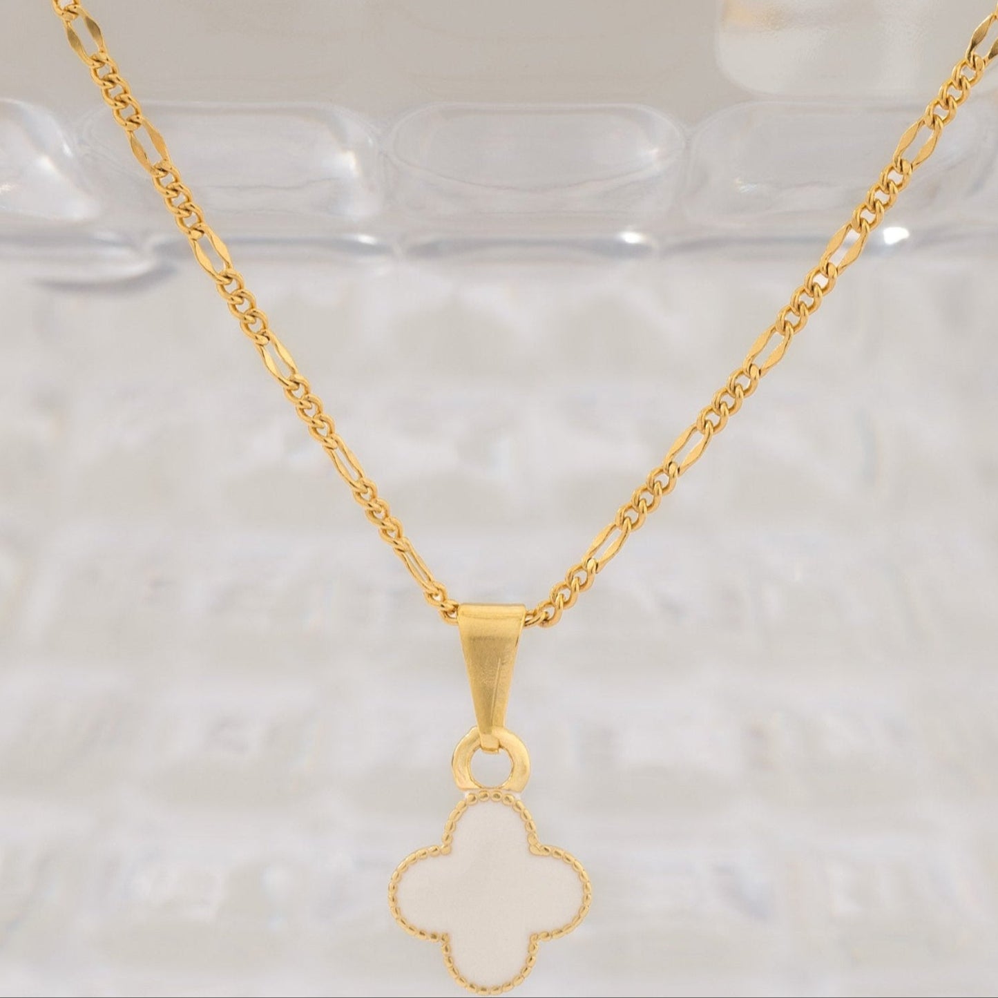 Dije Trébol Blanco - J26002