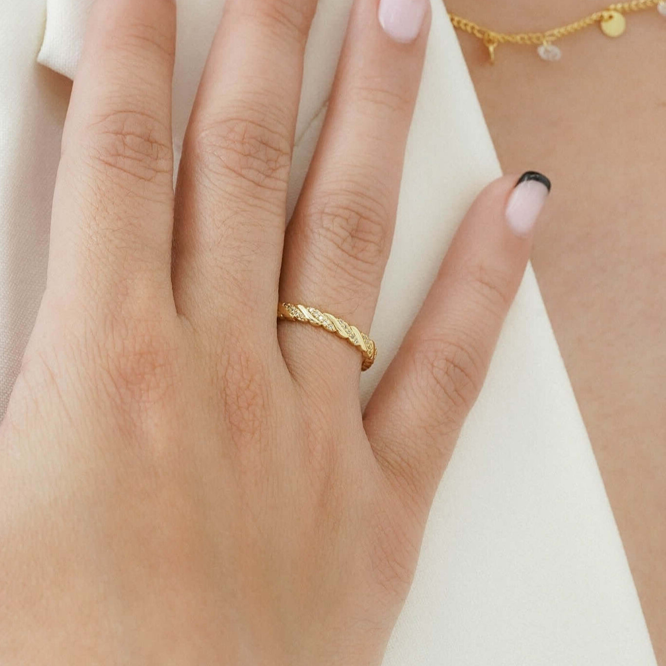 Anillo cruzado con piedras- J13035