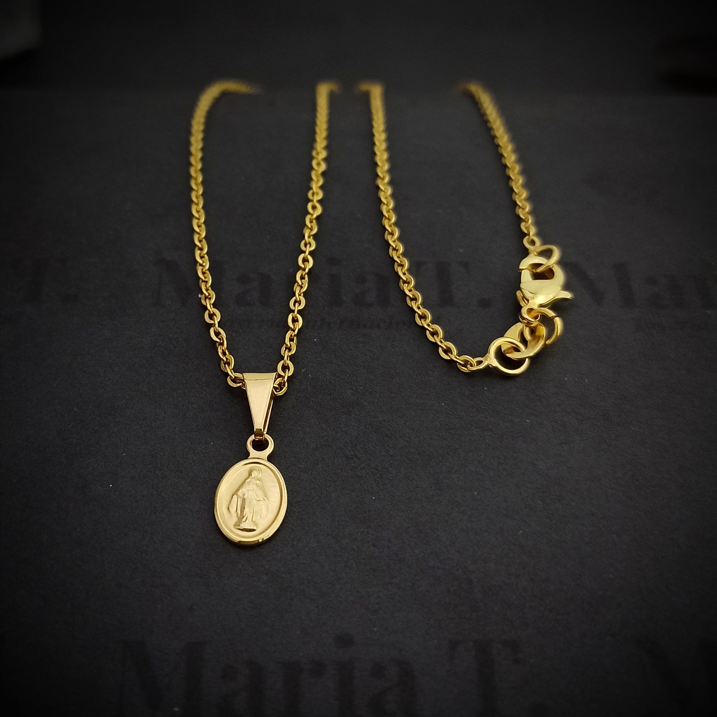 Juego Cadena de Aros con dije mini Virgen Milagrosa - J40544