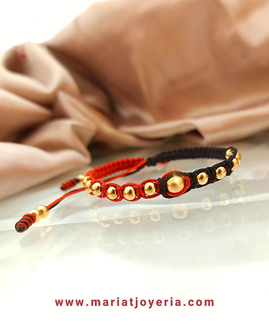 Manilla en 2 colores con los balines adentro del tejido