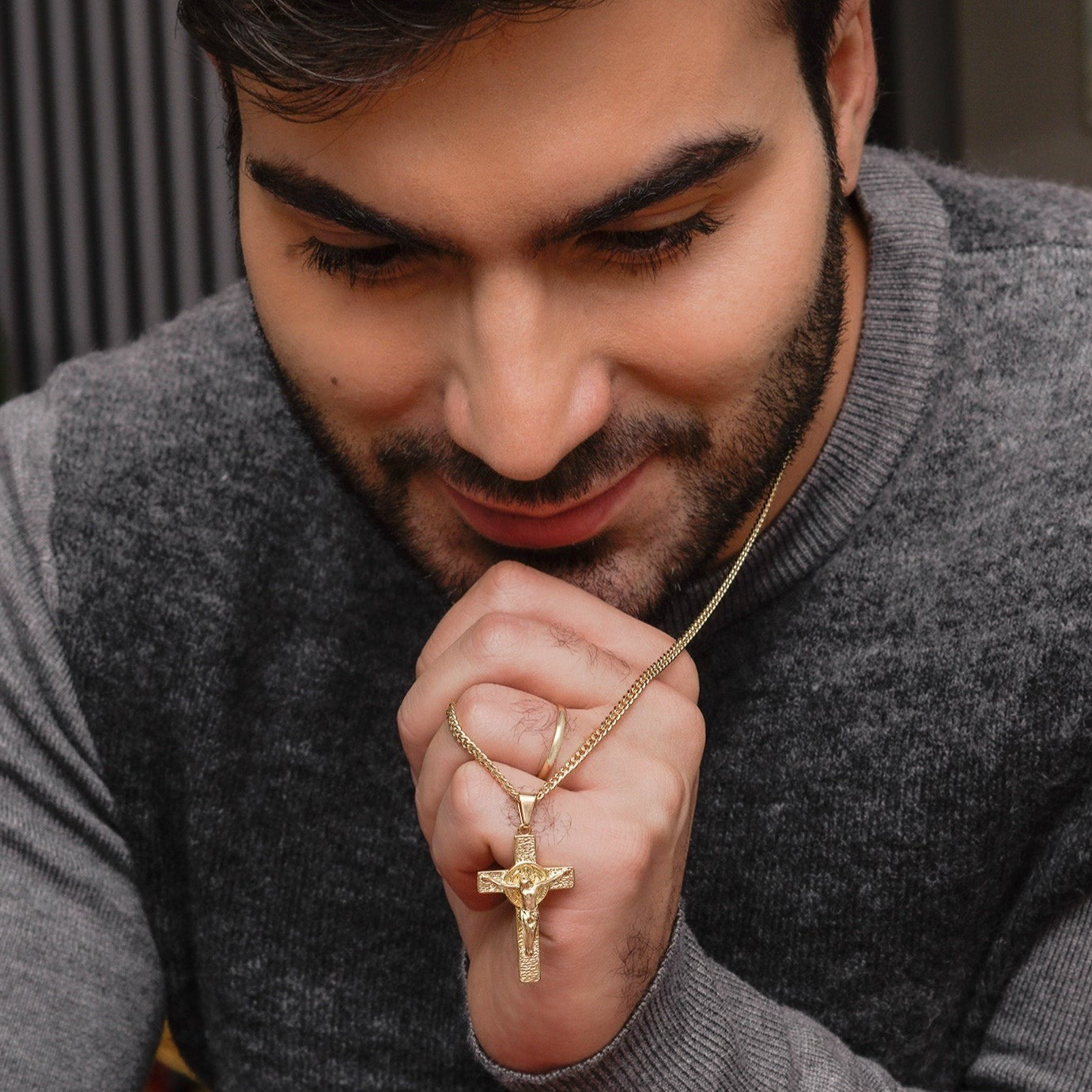 Juego de Cadena Continua y Dije Cruz San Benito