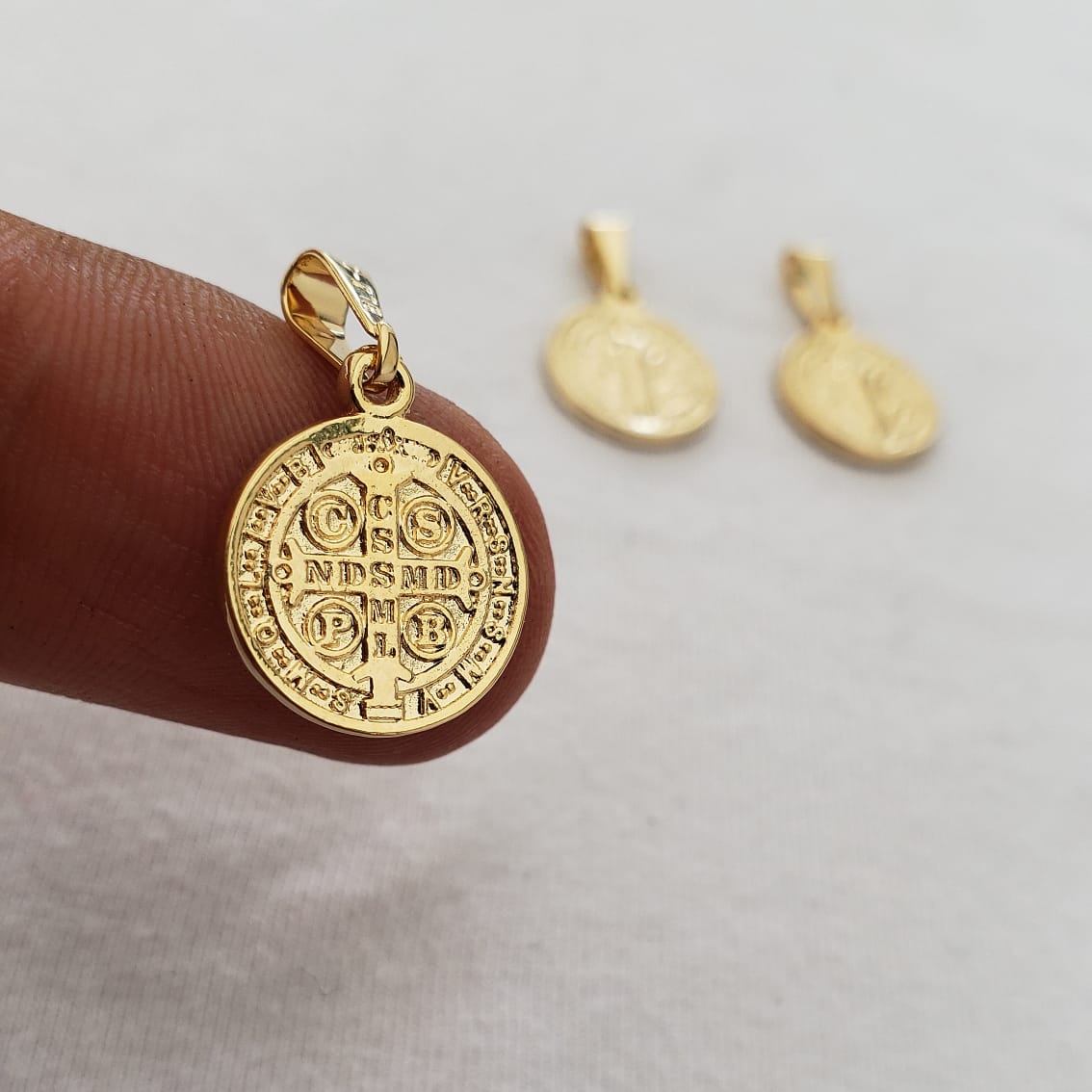 Dije Medalla San Benito Mediano