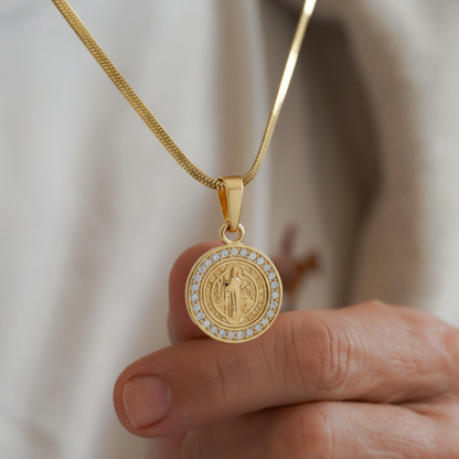 Dije Medalla de San Benito con Circonias - J23301